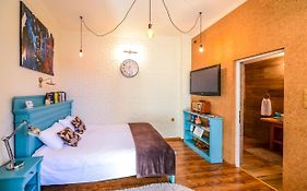 Atrium 24 Suite